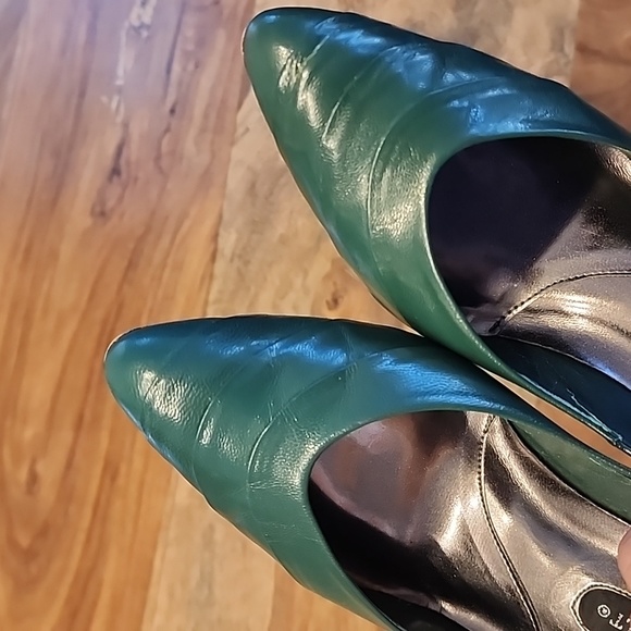 Gloria Vanderbilt Green Heels - Picture 9 of 10